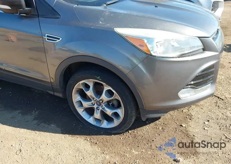 2014 Ford Escape Titanium z USA, uszkodzony, nr VIN 1FMCU9J99EUD78865